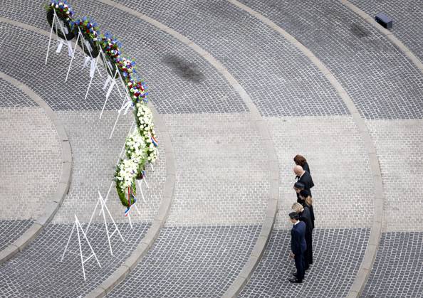 AMSTERDAM - Prime Minister Rob Jetten and Mirjam Sterk, Minister of Long-Term Care, Youth and Sport, lay a wreath during the National Remembrance of the Dead on Dam Square. During Remembrance of the Dead, the victims of the Second World War in Europe and Southeast Asia are commemorated, as well as the victims of subsequent war situations and peacekeeping operations in which the Netherlands was involved. KOEN VAN WEEL POOL ANP netherlands out - belgium out  Copyright: xx x557478675x originalFilename: 557478675.jpg