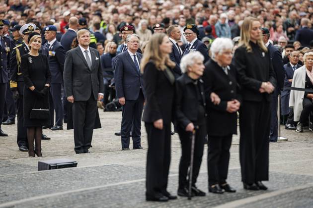 AMSTERDAM - Queen Maxima and King Willem Alexander during the National Remembrance Day on Dam Square. During Remembrance Day, the victims of the Second World War in Europe and Southeast Asia are commemorated, as well as the victims of subsequent war situations and peacekeeping operations in which the Netherlands was involved.. REMKO DE WAAL ANP netherlands out - belgium out  Copyright: xx x557478837x originalFilename: 557478837.jpg