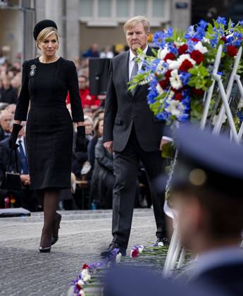 AMSTERDAM - King Willem-Alexander and Queen Maxima during the National Remembrance Day ceremony on Dam Square. During Remembrance Day, the victims of the Second World War in Europe and Southeast Asia are commemorated, as well as the victims of subsequent war situations and peacekeeping operations in which the Netherlands was involved. REMKO DE WAAL ANP netherlands out - belgium out  Copyright: xx x557479111x originalFilename: 557479111.jpg