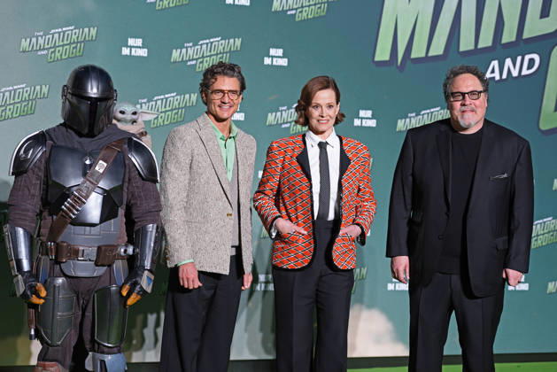 The Mandalorian, Grogu, Pedro Pascal, Sigourney Weaver, Jon Favreau beim Fan Event von STAR WARS: THE MANDALORIAN AND GROGU am Uber Platz in Berlin am 04.05.2026