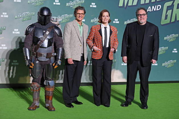 The Mandalorian, Grogu, Pedro Pascal, Sigourney Weaver, Jon Favreau beim Fan Event von STAR WARS: THE MANDALORIAN AND GROGU am Uber Platz in Berlin am 04.05.2026