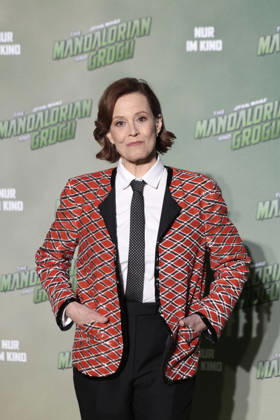 Sigourney Weaver beim Star Wars: The Mandalorian and Grogu Photocall im Rahmen der Film Premiere & Fan Event am Uber Platz in der Uber Eats Music Hall am 4.05.2026 in Berlin Sigourney Weaver at the Star Wars: The Mandalorian and Grogu photocall during the film premiere & fan event at Uber Platz in the Uber Eats Music Hall on May 4, 2026 in Berlin Star Wars: The Mandalorian and Grogu Filmpremiere & Fan Event in Berlin