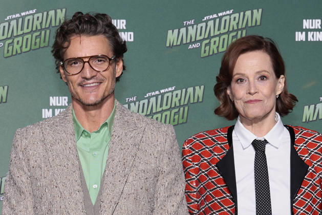 Pedro Pascal and Sigourney Weaver at the Star Wars: The Mandalorian and Grogu photocall during the film premiere & fan event at Uber Platz in the Uber Eats Music Hall on May 4, 2026 in Berlin Star Wars: The Mandalorian and Grogu Filmpremiere & Fan Event in Berlin