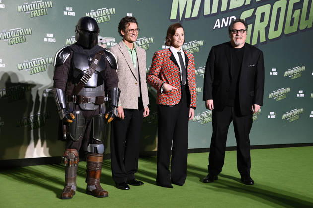 Der Mandalorianer, Pedro Pascal, Sigourney Weaver und Jon Favreau beim Fan Event Star Wars: The Mandalorian and Grogu im UCI Luxe East Side Gallery auf dem Uber Platz. Berlin, 04.05.2026
