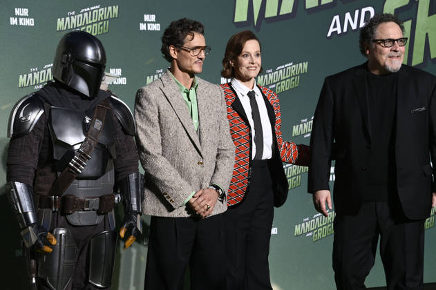 Der Mandalorianer, Pedro Pascal, Sigourney Weaver und Jon Favreau beim Fan Event Star Wars: The Mandalorian and Grogu im UCI Luxe East Side Gallery auf dem Uber Platz. Berlin, 04.05.2026
