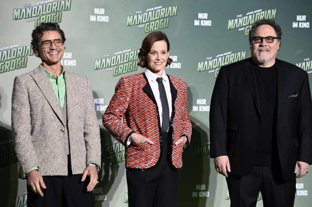 Pedro Pascal, Sigourney Weaver und Jon Favreau beim Fan Event Star Wars: The Mandalorian and Grogu im UCI Luxe East Side Gallery auf dem Uber Platz. Berlin, 04.05.2026