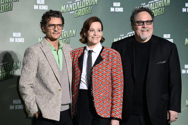 Pedro Pascal, Sigourney Weaver und Jon Favreau beim Fan Event Star Wars: The Mandalorian and Grogu im UCI Luxe East Side Gallery auf dem Uber Platz. Berlin, 04.05.2026