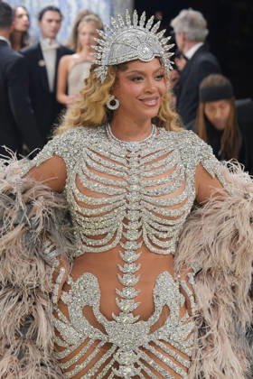 American singer Beyoncé poses on the white carpet at the Met Gala in New York, United States, 04 May 2026. The White Carpet at the 2026 Met Gala !ACHTUNG: NUR REDAKTIONELLE NUTZUNG!  Copyright: xOctavioxGuzmánx AME9430 20260505-55020181754_1