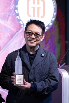 Jet Li visits the Empire State Building Jet Li, actor, martial artist and philanthropist, accompanied by his daughters, visits the Empire State Building to promote the launch of his book Beyond Life and Death: The Way of True Freedom , a collection of memories and reflections on spirituality and freedom. May,04,2026 new york new york united of america Copyright: xVanessaxCarvalhox