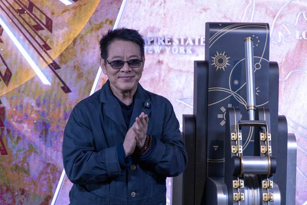 Jet Li visits the Empire State Building Jet Li, actor, martial artist and philanthropist, accompanied by his daughters, visits the Empire State Building to promote the launch of his book Beyond Life and Death: The Way of True Freedom , a collection of memories and reflections on spirituality and freedom. May,04,2026 new york new york united of america Copyright: xVanessaxCarvalhox