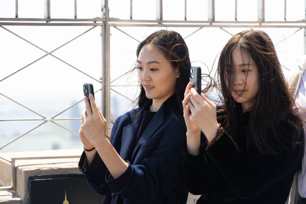 Jet Li visits the Empire State Building Jet Li, actor, martial artist and philanthropist, accompanied by his daughters, visits the Empire State Building to promote the launch of his book Beyond Life and Death: The Way of True Freedom , a collection of memories and reflections on spirituality and freedom. May,04,2026 new york new york united of america Copyright: xVanessaxCarvalhox