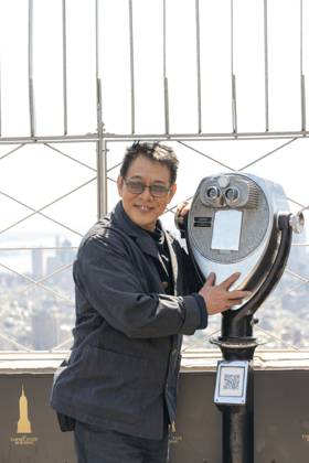 Jet Li visits the Empire State Building Jet Li, actor, martial artist and philanthropist, accompanied by his daughters, visits the Empire State Building to promote the launch of his book Beyond Life and Death: The Way of True Freedom , a collection of memories and reflections on spirituality and freedom. May,04,2026 new york new york united of america Copyright: xVanessaxCarvalhox