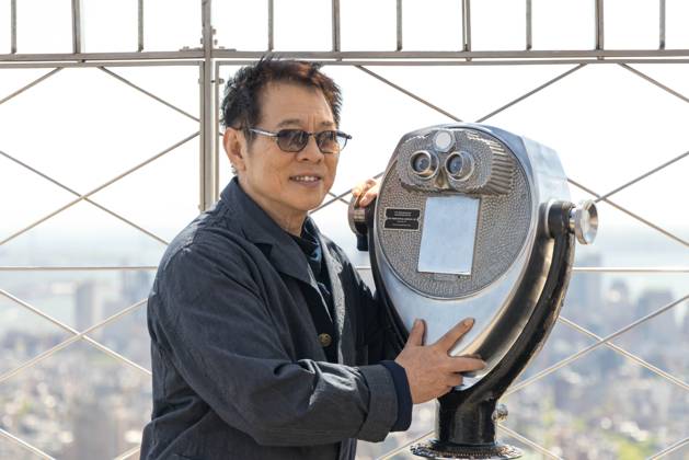 Jet Li visits the Empire State Building Jet Li, actor, martial artist and philanthropist, accompanied by his daughters, visits the Empire State Building to promote the launch of his book Beyond Life and Death: The Way of True Freedom , a collection of memories and reflections on spirituality and freedom. May,04,2026 new york new york united of america Copyright: xVanessaxCarvalhox