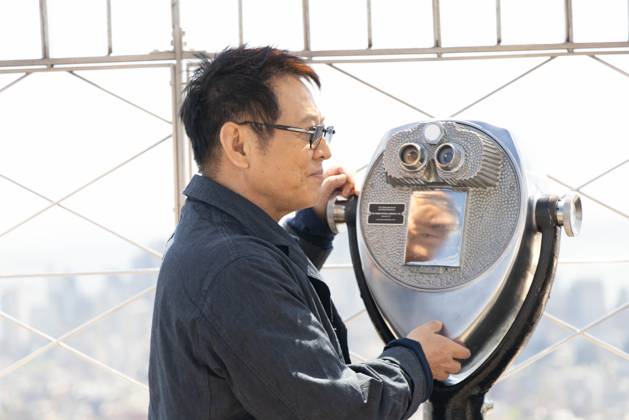 Jet Li visits the Empire State Building Jet Li, actor, martial artist and philanthropist, accompanied by his daughters, visits the Empire State Building to promote the launch of his book Beyond Life and Death: The Way of True Freedom , a collection of memories and reflections on spirituality and freedom. May,04,2026 new york new york united of america Copyright: xVanessaxCarvalhox