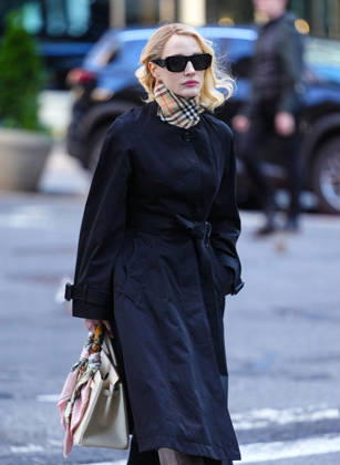 No Credit BI Jessica Chastain is seen on the set of the television miniseries The Off Weeks in New York on May 4, 2026 No Credit BI 5 4 26 Jessica Chastain is seen on the set of the television miniseries The Off Weeks on May 4, 2026 in Manhattan, New York City NYC New York Etats Unis  Copyright: xNOxCREDITxNOxCREDITx