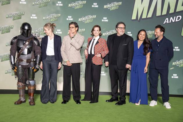 ABB STARSWARS- Pedro Pascal, Sigourney Weaverund, Jon Favreau und Eun-Kyung Park auf dem gruenen Teppich bei dem Fan Event von Stars Wars The Mandalorian and Grogu in UCI Luxe East Side Gallery am 04.05.2026 in Berlin Berlin Deutschland