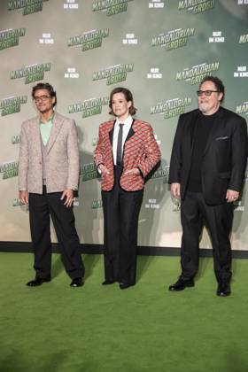 ABB STARSWARS- Pedro Pascal, Sigourney Weaver und Jon Favreau auf dem gruenen Teppich bei dem Fan Event von Stars Wars The Mandalorian and Grogu in UCI Luxe East Side Gallery am 04.05.2026 in Berlin Berlin Deutschland