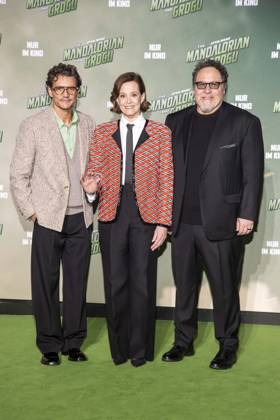 ABB STARSWARS- Pedro Pascal, Sigourney Weaver und Jon Favreau auf dem gruenen Teppich bei dem Fan Event von Stars Wars The Mandalorian and Grogu in UCI Luxe East Side Gallery am 04.05.2026 in Berlin Berlin Deutschland