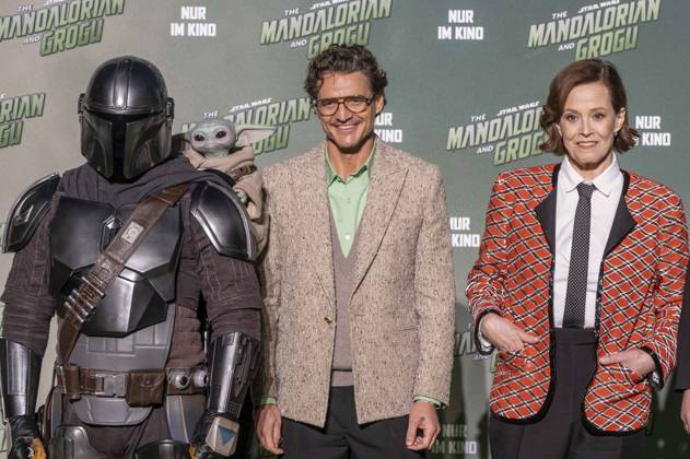 ABB STARSWARS- Pedro Pascal und Sigourney Weaver auf dem gruenen Teppich bei dem Fan Event von Stars Wars The Mandalorian and Grogu in UCI Luxe East Side Gallery am 04.05.2026 in Berlin Berlin Deutschland