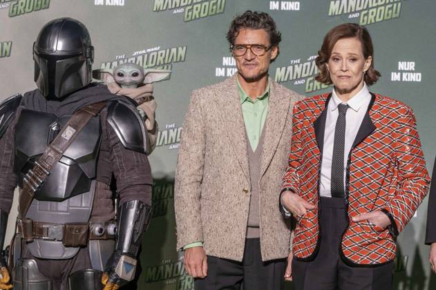 ABB STARSWARS- Pedro Pascal und Sigourney Weaver auf dem gruenen Teppich bei dem Fan Event von Stars Wars The Mandalorian and Grogu in UCI Luxe East Side Gallery am 04.05.2026 in Berlin Berlin Deutschland