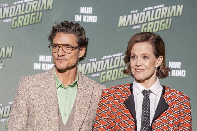 ABB STARSWARS- Pedro Pascal und Sigourney Weaver auf dem gruenen Teppich bei dem Fan Event von Stars Wars The Mandalorian and Grogu in UCI Luxe East Side Gallery am 04.05.2026 in Berlin Berlin Deutschland