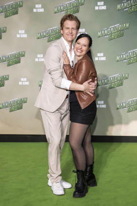 ABB STARSWARS- Johannes Heinrichs und Nadja Jo Klapper auf dem gruenen Teppich bei dem Fan Event von Stars Wars The Mandalorian and Grogu in UCI Luxe East Side Gallery am 04.05.2026 in Berlin Berlin Deutschland