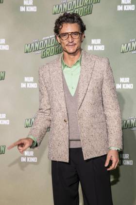 ABB STARSWARS- Pedro Pascal auf dem gruenen Teppich bei dem Fan Event von Stars Wars The Mandalorian and Grogu in UCI Luxe East Side Gallery am 04.05.2026 in Berlin Berlin Deutschland