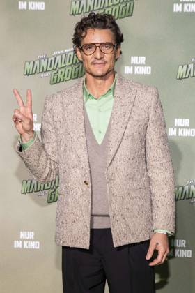 ABB STARSWARS- Pedro Pascal auf dem gruenen Teppich bei dem Fan Event von Stars Wars The Mandalorian and Grogu in UCI Luxe East Side Gallery am 04.05.2026 in Berlin Berlin Deutschland