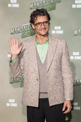 ABB STARSWARS- Pedro Pascal auf dem gruenen Teppich bei dem Fan Event von Stars Wars The Mandalorian and Grogu in UCI Luxe East Side Gallery am 04.05.2026 in Berlin Berlin Deutschland