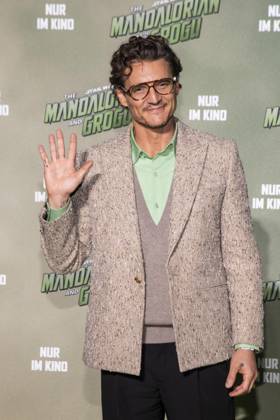 ABB STARSWARS- Pedro Pascal auf dem gruenen Teppich bei dem Fan Event von Stars Wars The Mandalorian and Grogu in UCI Luxe East Side Gallery am 04.05.2026 in Berlin Berlin Deutschland