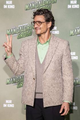 ABB STARSWARS- Pedro Pascal auf dem gruenen Teppich bei dem Fan Event von Stars Wars The Mandalorian and Grogu in UCI Luxe East Side Gallery am 04.05.2026 in Berlin Berlin Deutschland