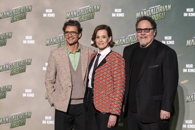 ABB STARSWARS- Pedro Pascal, Sigourney Weaver und Jon Favreau auf dem gruenen Teppich bei dem Fan Event von Stars Wars The Mandalorian and Grogu in UCI Luxe East Side Gallery am 04.05.2026 in Berlin Berlin Deutschland