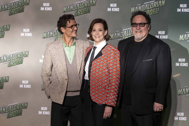 ABB STARSWARS- Pedro Pascal, Sigourney Weaver und Jon Favreau auf dem gruenen Teppich bei dem Fan Event von Stars Wars The Mandalorian and Grogu in UCI Luxe East Side Gallery am 04.05.2026 in Berlin Berlin Deutschland