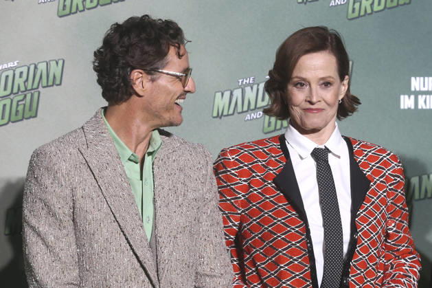 Pedro Pascal und Sigourney Weaver beim Fan Event Star Wars: The Mandalorian and Grogu im UCI Luxe East Side Gallery auf dem Uber Platz. Berlin, 04.05.2026