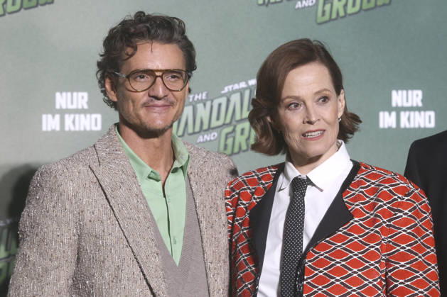 Pedro Pascal und Sigourney Weaver beim Fan Event Star Wars: The Mandalorian and Grogu im UCI Luxe East Side Gallery auf dem Uber Platz. Berlin, 04.05.2026