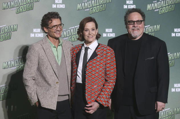 Pedro Pascal, Sigourney Weaver und Jon Favreau beim Fan Event Star Wars: The Mandalorian and Grogu im UCI Luxe East Side Gallery auf dem Uber Platz. Berlin, 04.05.2026