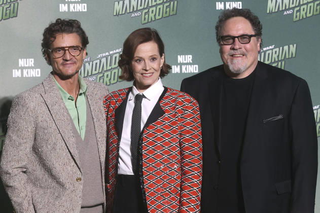 Pedro Pascal, Sigourney Weaver und Jon Favreau beim Fan Event Star Wars: The Mandalorian and Grogu im UCI Luxe East Side Gallery auf dem Uber Platz. Berlin, 04.05.2026