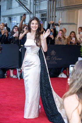 The Pierre Hotel: 2026 Met Gala Departures, New York, USA - 04 May 2026 Camile Morrone wearing Tory Burch departs the Pierre Hotel for 2026 Met Gala on May 04, 2026 in New York City. New York United States Copyright: xRonxAdarx xSOPAxImagesx _radar_pierre_20260504_01327