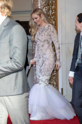 The Pierre Hotel: 2026 Met Gala Departures, New York, USA - 04 May 2026 Lindsey Vonn wearing Thom Brown departs the Pierre Hotel for 2026 Met Gala on May 04, 2026 in New York City. New York United States Copyright: xRonxAdarx xSOPAxImagesx _radar_pierre_20260504_01528