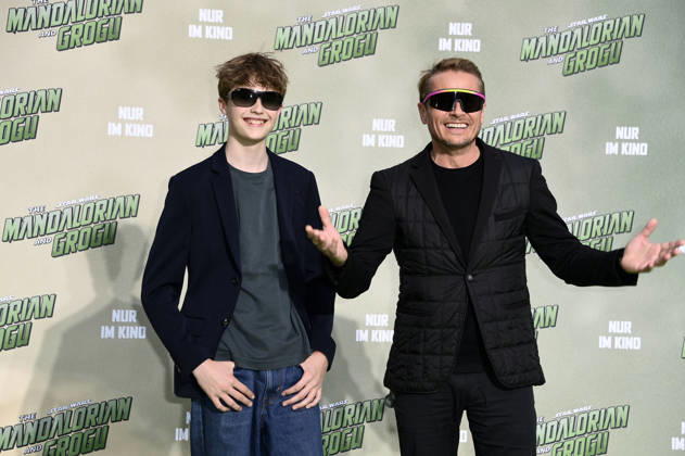 Roman Knizka mit Sohn Jonah Len Knizka beim Fan Event Star Wars: The Mandalorian and Grogu im UCI Luxe East Side Gallery auf dem Uber Platz. Berlin, 04.05.2026