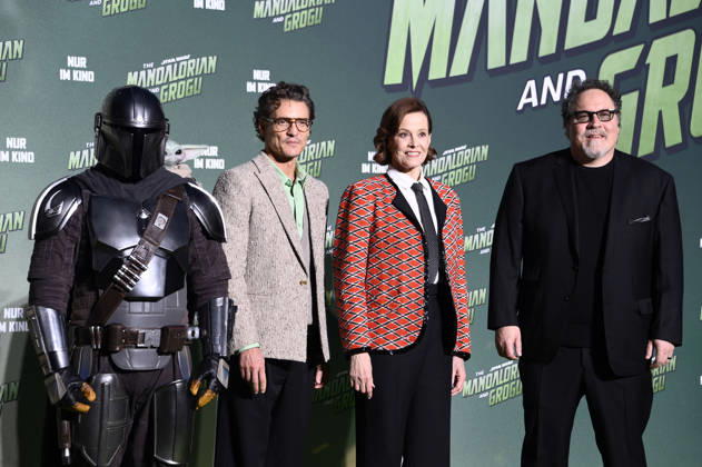 Der Mandalorianer, Grogu, Pedro Pascal, Sigourney Weaver und Jon Favreau beim Fan Event Star Wars: The Mandalorian and Grogu im UCI Luxe East Side Gallery auf dem Uber Platz. Berlin, 04.05.2026