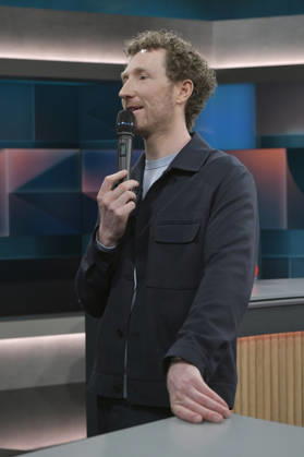 Louis Klamroth in der ARD-Talkshow hart aber fair im Studio Adlershof. Berlin, 05.04.2026