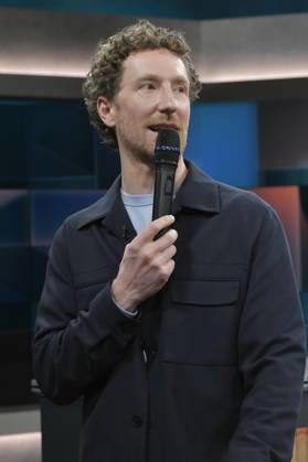 Louis Klamroth in der ARD-Talkshow hart aber fair im Studio Adlershof. Berlin, 05.04.2026