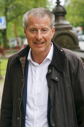 CNTV BLOCK- Stephan Hensel Ex-Ehemann und Vater der Kinder von Christina Block Vertreter der Nebenklage am 05.05.2026 in Hamburg Die Angeklagten und Verteidiger kommen wie immer zu Fuss auf der Strasse zum 49.Verhandlungstag beim Prozess wegen mutmasslicher Kindesentfuehrung im Landgericht Hamburg Strafjustizgebaeude Entfuehrungsfall der Block Kinder Hamburg Deutschland