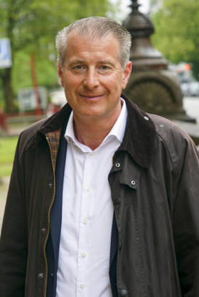 CNTV BLOCK- Stephan Hensel Ex-Ehemann und Vater der Kinder von Christina Block Vertreter der Nebenklage am 05.05.2026 in Hamburg Die Angeklagten und Verteidiger kommen wie immer zu Fuss auf der Strasse zum 49.Verhandlungstag beim Prozess wegen mutmasslicher Kindesentfuehrung im Landgericht Hamburg Strafjustizgebaeude Entfuehrungsfall der Block Kinder Hamburg Deutschland