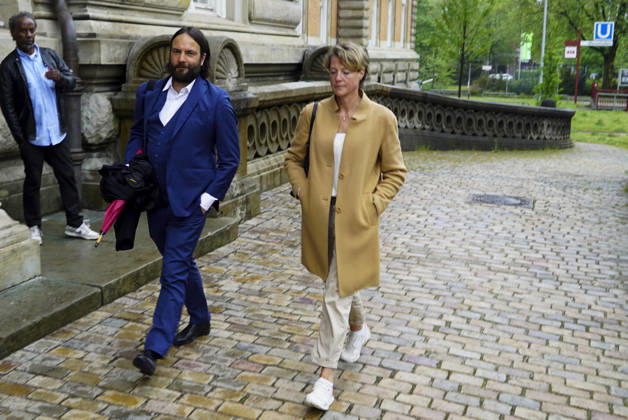 CNTV BLOCK- Christina Block Unternehmerin mit ihren Verteidiger Ingo Bott am 05.05.2026 in Hamburg Die Angeklagten und Verteidiger kommen wie immer zu Fuss auf der Strasse zum 49.Verhandlungstag beim Prozess wegen mutmasslicher Kindesentfuehrung im Landgericht Hamburg Strafjustizgebaeude Entfuehrungsfall der Block Kinder Hamburg Deutschland