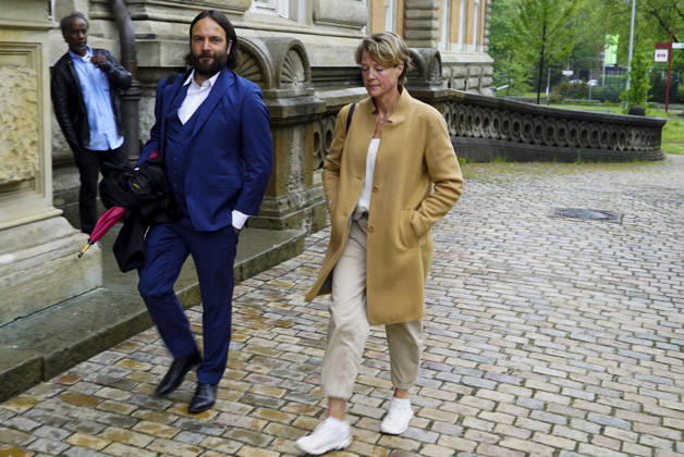 CNTV BLOCK- Christina Block Unternehmerin mit ihren Verteidiger Ingo Bott am 05.05.2026 in Hamburg Die Angeklagten und Verteidiger kommen wie immer zu Fuss auf der Strasse zum 49.Verhandlungstag beim Prozess wegen mutmasslicher Kindesentfuehrung im Landgericht Hamburg Strafjustizgebaeude Entfuehrungsfall der Block Kinder Hamburg Deutschland