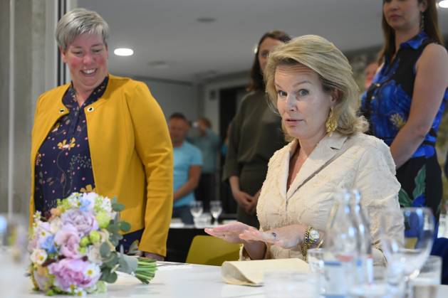 King Philippe And Queen Mathilde Visit The Province of Flemish Brabant VLAAMS-BRABANT, BELGIUM - MAY 05: Queen Mathilde of Belgium pictured during a lunch with colleagues and visitors from the local restaurant during a trip to the province of Flemish Brabant on May 05, 2026 in Vlaams-Brabant, Belgium, 05 05 2026 Vlaams-Brabant Belgium  Copyright: xPhilipxReynaersx