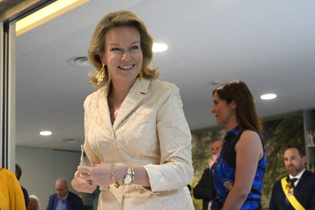 King Philippe And Queen Mathilde Visit The Province of Flemish Brabant VLAAMS-BRABANT, BELGIUM - MAY 05: Queen Mathilde of Belgium pictured during a lunch with colleagues and visitors from the local restaurant during a trip to the province of Flemish Brabant on May 05, 2026 in Vlaams-Brabant, Belgium, 05 05 2026 Vlaams-Brabant Belgium  Copyright: xPhilipxReynaersx