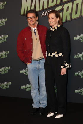 The Mandalorian and Grogu eÌveÌnement speÌcial fans au Grand Rex Ã Paris Pedro Pascal et Sigourney Weaver The Mandalorian and Grogu eÌveÌnement speÌcial fans au Grand Rex Ã Paris, le 5 mai 2026. Pedro Pascal, Sigourney Weaver and Jon Favreau at the The Mandalorian and Grogu fans special events at the Grand Rex theatre in Paris on may 5th 2026.  Copyright: xFabricexChasseryx